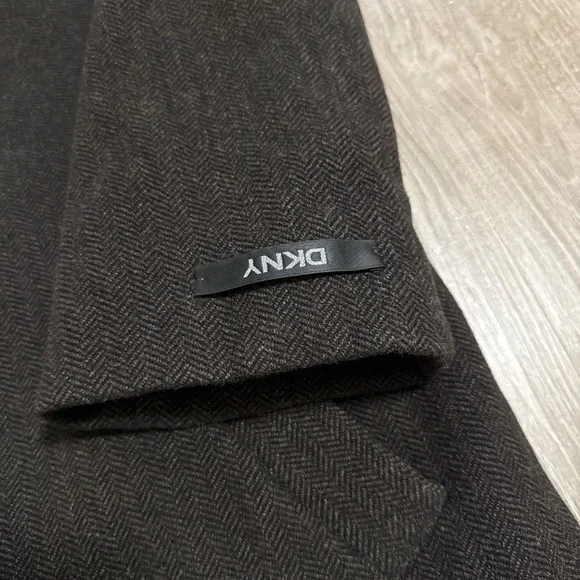 DKNY Wool Blend herringbone Brown Long Coat Size 42 Shoulder Pads Button Closure - Picture 3 of 15